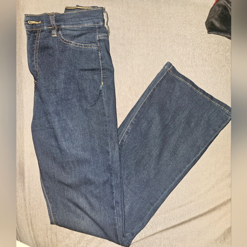Women's Fashion Nova Flare Jeans Size 11 petite